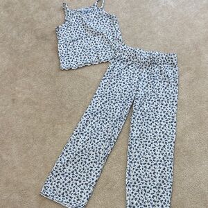 Kids Art Class M (8) Floral Two-Piece Pajama Set - White with Blue Floral Print